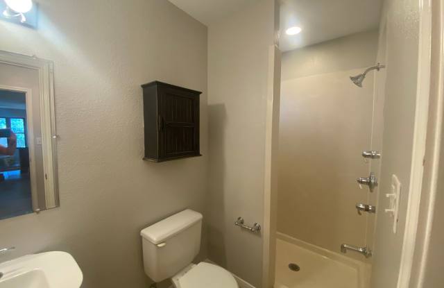 Spacious North Austin 3-Bedroom Home with Flex Room, 3 Full Baths & Private Backyard! Gallery 4