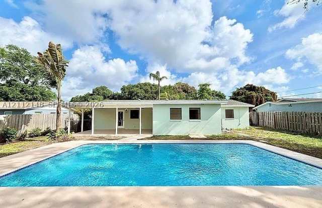 1753 16th Ct N Gallery 1