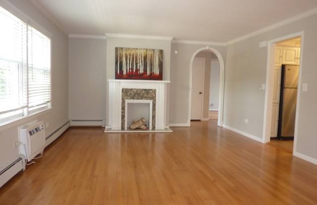 906 West Saint James Street Gallery 2