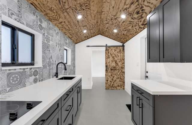 889 NW 102nd St photos photos 889 NW 102nd St photos photos