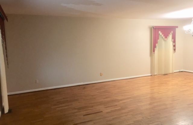 5906 Gifford Street Gallery 2