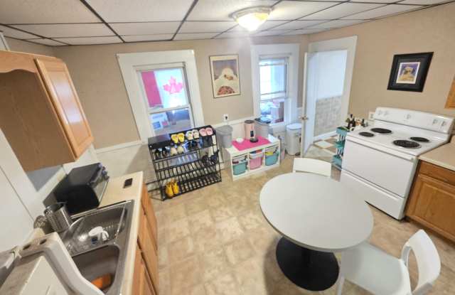 139 Greenwood Street - 2 photos photos