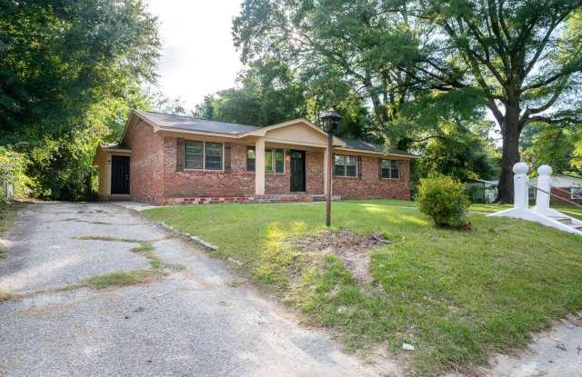 Your New Home Awaits.. $1595 2024 Early Bird Renter Special - 817 Commerce Street, Fayetteville, NC 28305