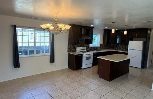 Spacious 3 Bedroom San Pablo Home Available Now!! Gallery 1