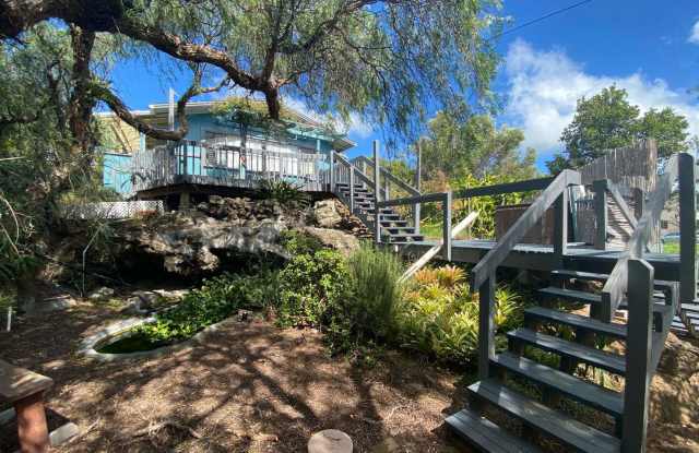 Charming Vintage 3-Bedroom, 2-Bath Home in Waimea photos photos
