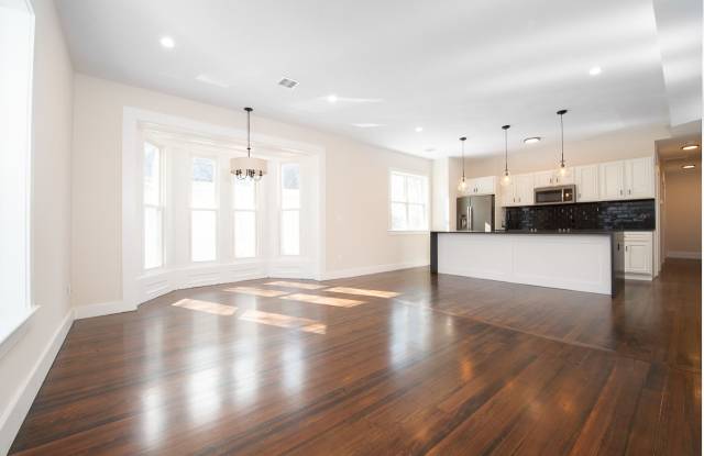 Duplex 4 bed 2 bath - Savin Hill - 9/1 (NO BROKER FEE) photos photos