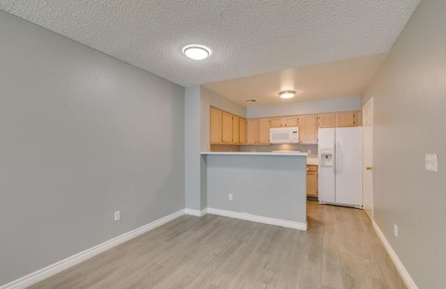 COZY 2 BEDROOMS-2 BATHROOM TOWNHOME*CLOSE TO AREA SHOPPING CENTERS-BUS LINES* photos photos COZY 2 BEDROOMS-2 BATHROOM TOWNHOME*CLOSE TO AREA SHOPPING CENTERS-BUS LINES* photos photos