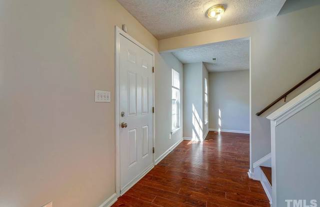 Room in 3 Bedroom Home at Sana Ct Gallery 4