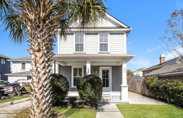 4BR/3BA Modern Downtown Home with Fenced-In Yard photos photos 4BR/3BA Modern Downtown Home with Fenced-In Yard photos photos