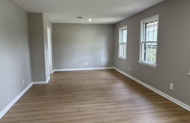 127 Holiday Court Gallery 2