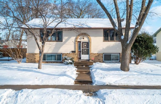 635 Van Buren St Ne - 635 Northeast Van Buren Street, Minneapolis, MN 55413