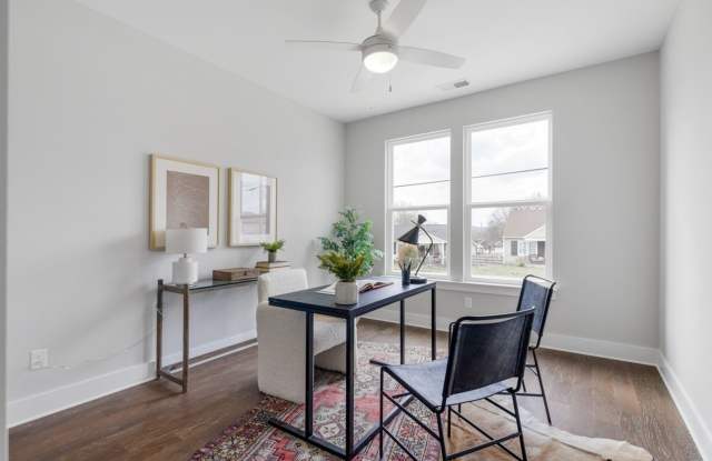 Beautiful Charlotte Park Townhome With Two Car Garage Gallery 4