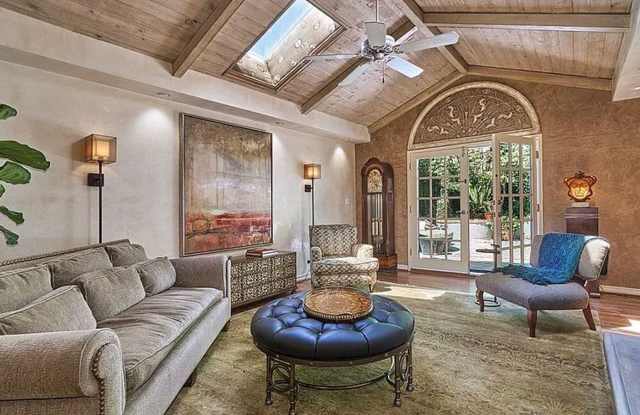 Charming upgraded two bedroom home in desirable Beverlywood photos photos