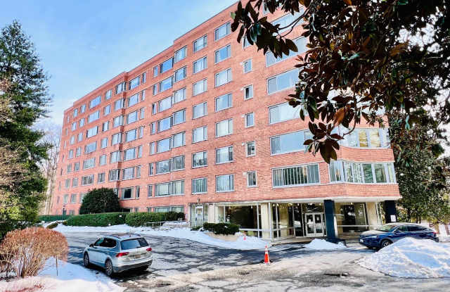 4200 CATHEDRAL Avenue NW unit: 114 photos photos