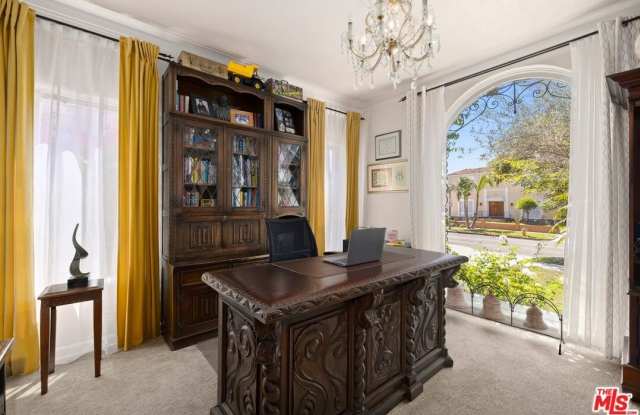 6141 Warner Dr Gallery 4