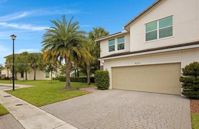 4317 Lago Dr photos photos