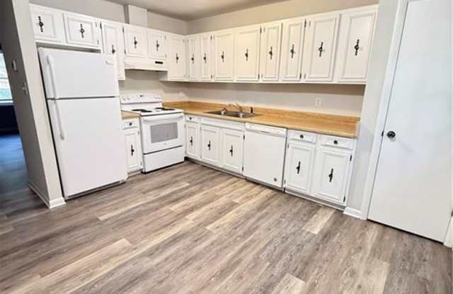 2 Bed 1 Bath Duplex - 107 Lewis Circle, James City County, VA 23188