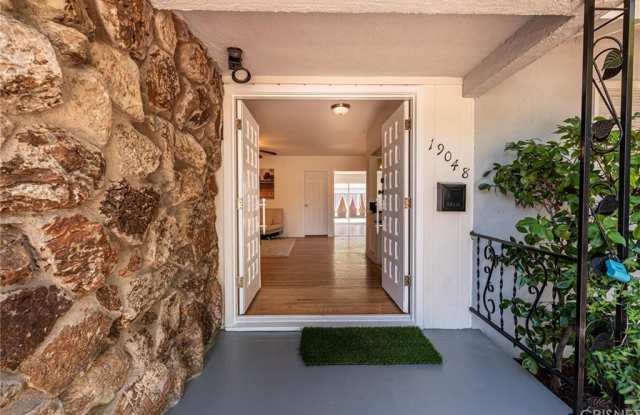 19048 Victory Boulevard Gallery 2