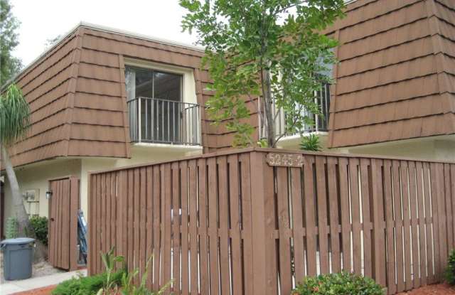 5245 Cedarbend Drive unit: 2 photos photos