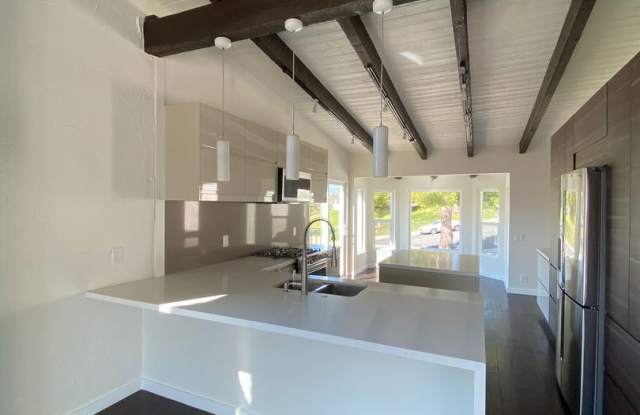 720 Woodlawn Dr - 720 Woodlawn Drive, Thousand Oaks, CA 91360
