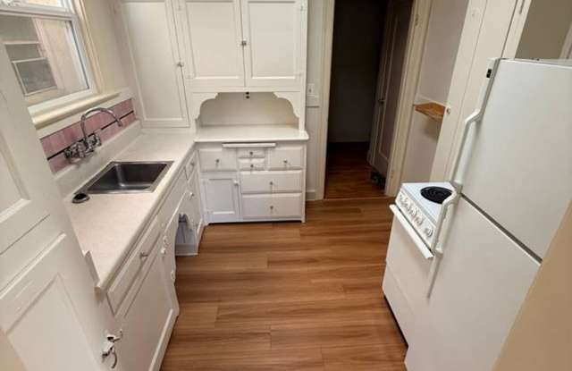 2br - 780ft2 - Prime location! One block to UCB Gallery 3