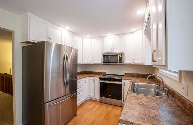 3 Bedroom / 2 Bath Home off 108th and Q! Gallery 1