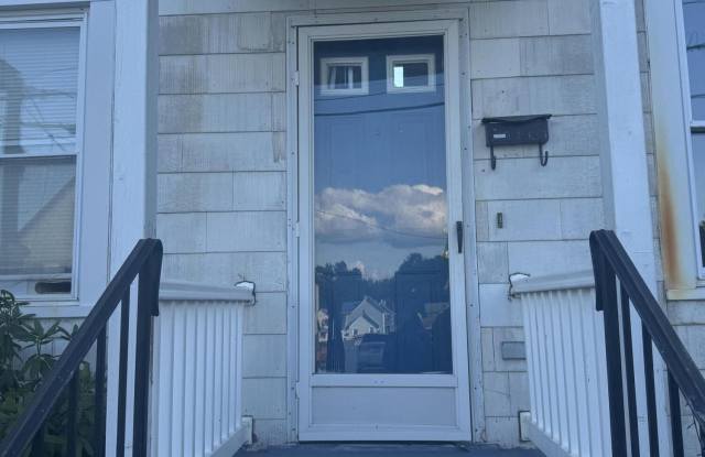 231 Reese Street Gallery 2