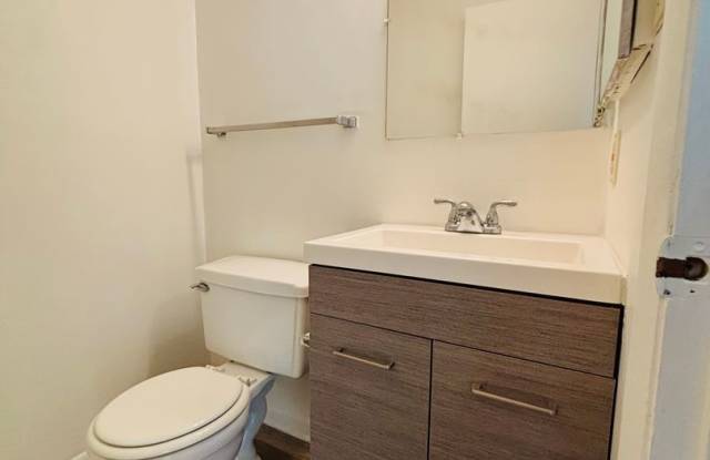 3 Bedroom 2.5 Bath Townhouse Gallery 4