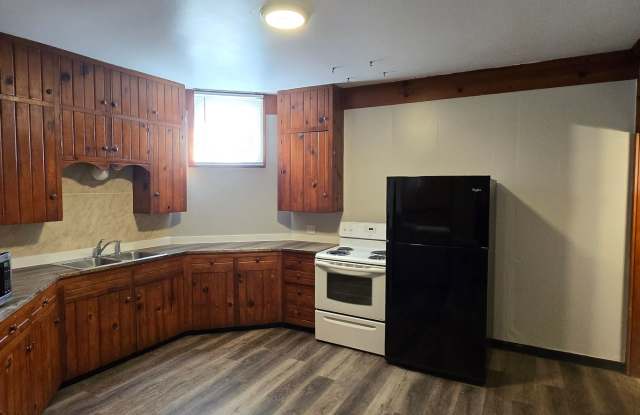 Large 1 bedroom remodeled apartment, washer/dryer hookups Gallery 4