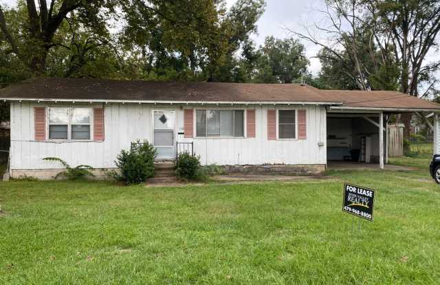 come look at this 3 bedroom 1 bathroom home - 110 State Street, Dardanelle, AR 72834