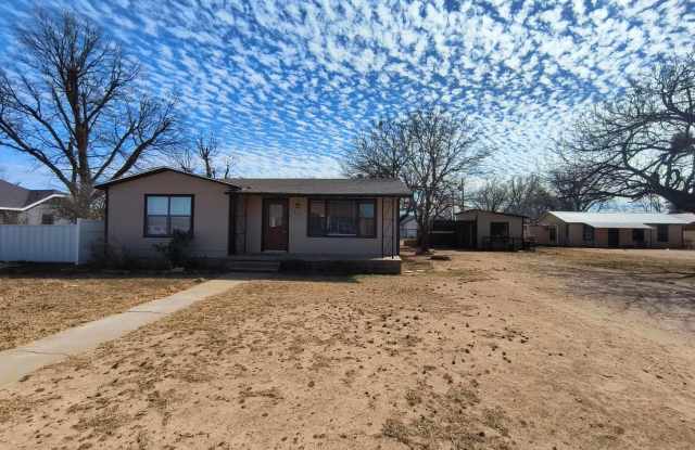 Cute 3-Bedroom Home in Sterling City AVAILABLE NOW! photos photos