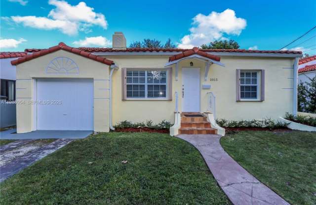 1015 Cortez St photos photos