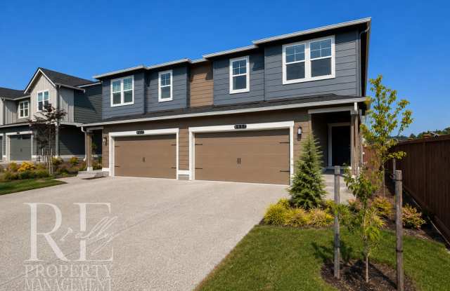 Bremerton Townhome with Mountain Views, 2-Car Garage & Light-Filled Living Gallery 1