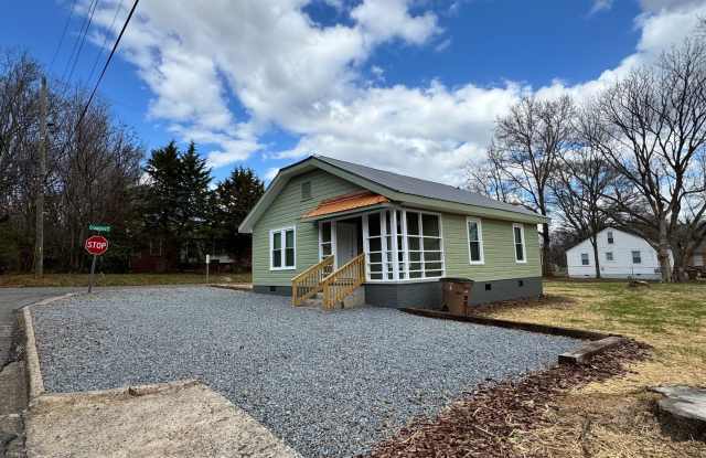 2/1 House currently being remodeled. Should be ready by April 1. photos photos