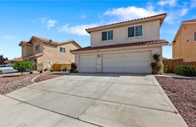 Charming 6 bedroom | 3 Bathroom Gallery 3