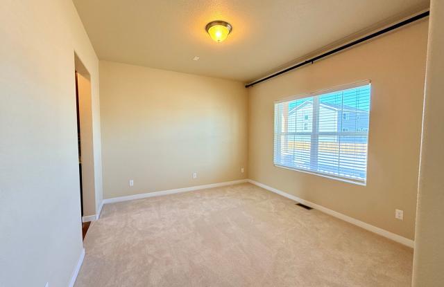 Immaculate 6 Bed, 3.5 Bath Home with Finished Basement & Central A/C Gallery 3