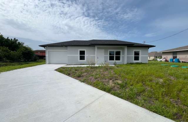 BRAND NEW MODERN SF HOME 3BD+den/2BA with GARAGE IN LEHIGH ACRES! Gallery 1