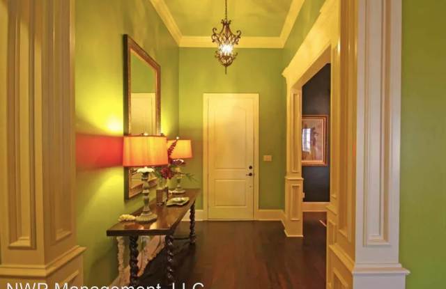 2351 Mirabeau Gallery 4