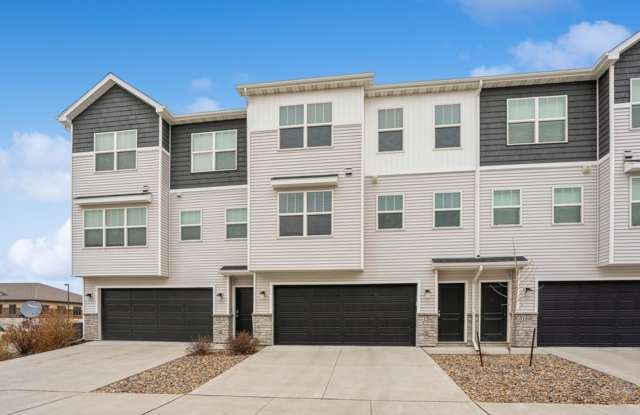 TERRIFIC LOCATION!!  2 Bedroom, 2 Bathroom Townhome in Ankeny photos photos