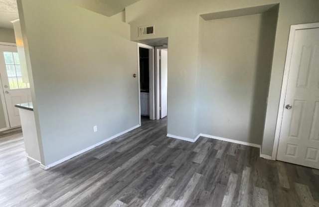 Adorable 1 bedroom 1 bathroom Duplex For Rent Gallery 4