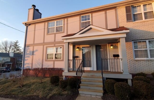 9007 N Swan Circle - 9007 North Swan Circle, Brentwood, MO 63144