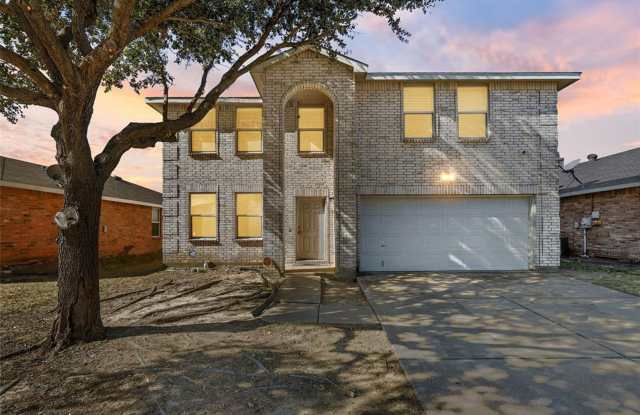 Fresh updates, open floor plan, multiple living areas, this property blends comfort and functionality - 9120 Quarter Horse Lane, Fort Worth, TX 76123
