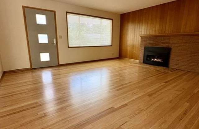 |NEW| ~ Charming Cedar Hills Ranch – Great Location! ~ Accepting Applications April 26 @ 5AM! photos photos