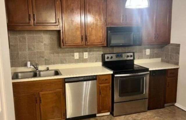 8 Burlington Ct - 8 Burlington Court, Hamburg, NJ 07419