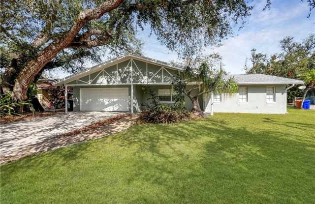 4715 Mi Casa Court - 4715 Mi Casa Court, Fort Myers, FL 33901