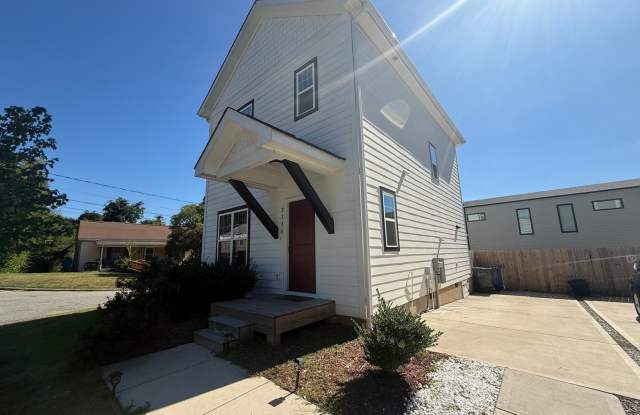Stunning 3BD, 2.5BA Durham Home with Fenced Yard in a Prime Location Gallery 3
