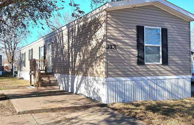 2320 E. Macarthur Road - 2320 East Macarthur Road, Wichita, KS 67216