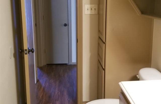 1902 Whiteoak Dr Gallery 4