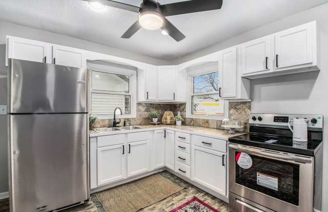 Completely Renovated 2 Bedroom House! photos photos