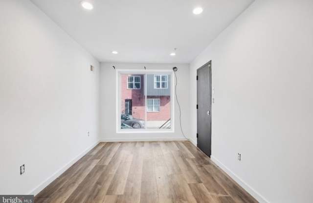 810 DIAMOND STREET Gallery 1